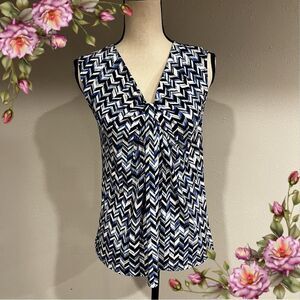 Geometric zig zag print sleeveless v-neck blouse/top